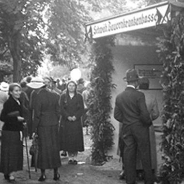 1926 gründet Johannes Hummel die heutige Süddeutsche Kranken­versicherung.