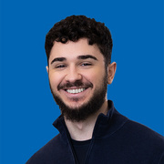 Portrait des Auszubildenen Aleksa Vasiljeciv.