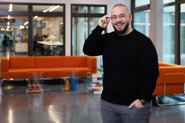Portrait von einem SDK-Mitarbeiter und Werkstudent.