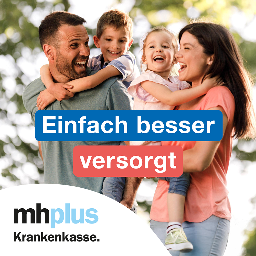 Glückliche Familie mit integrierten mhplus-Logo und Schriftzug "Einfach besser versorgt"