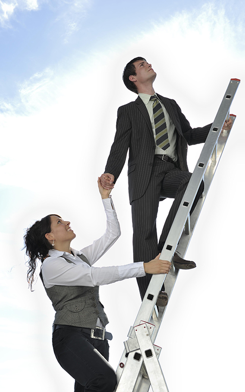 Bild aus der SDK-Historie, auf dem Azubis die Karriereleiter hochklettern.